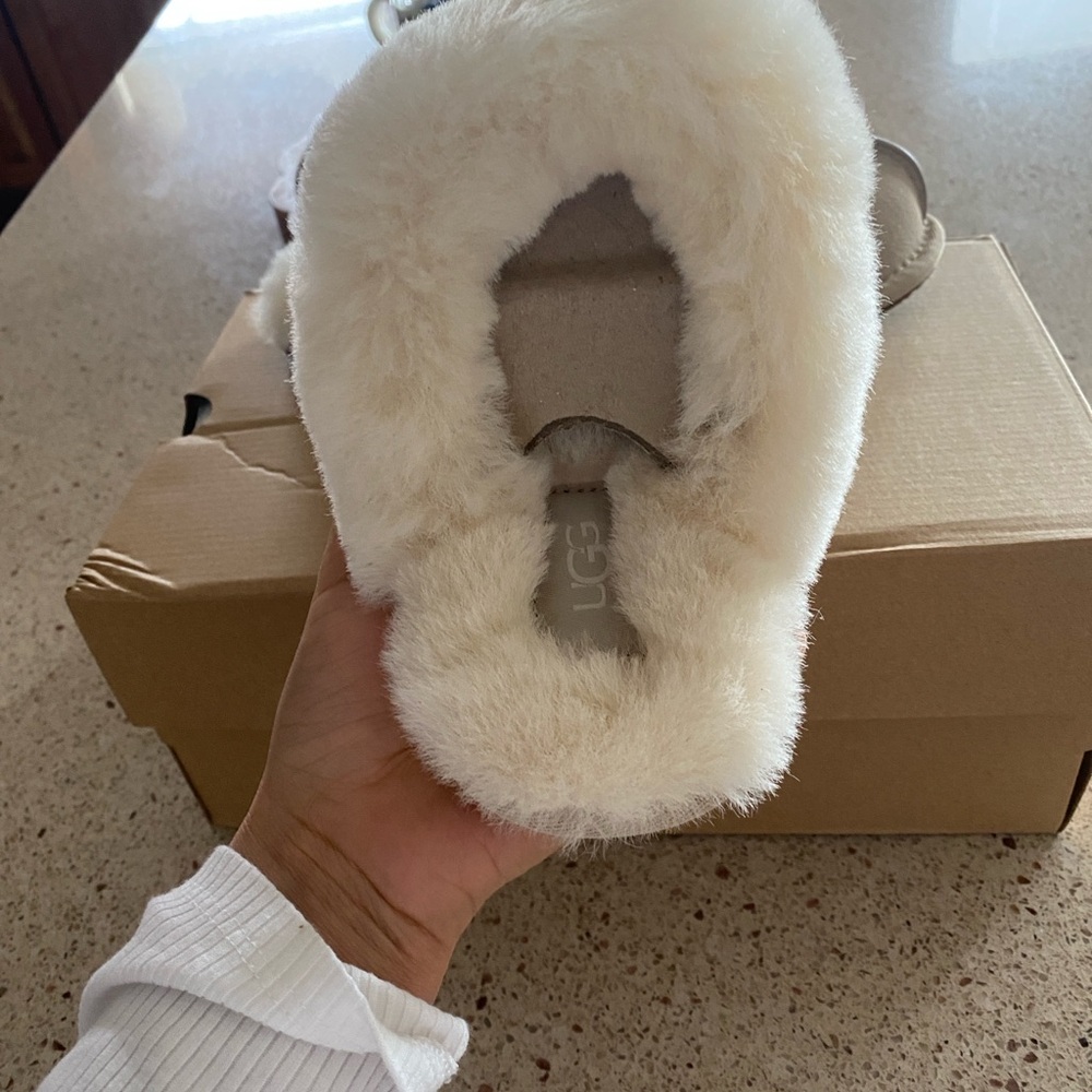 NWT UGG Beige Fluffy Slippers W SCUFFETTE II - Picture 4 of 8